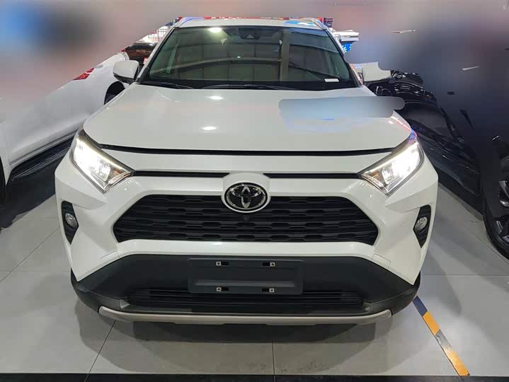 Photo 2 - Toyota RAV4