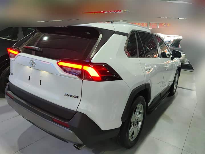 Photo 3 - Toyota RAV4