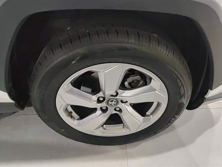 Photo 6 - Toyota RAV4