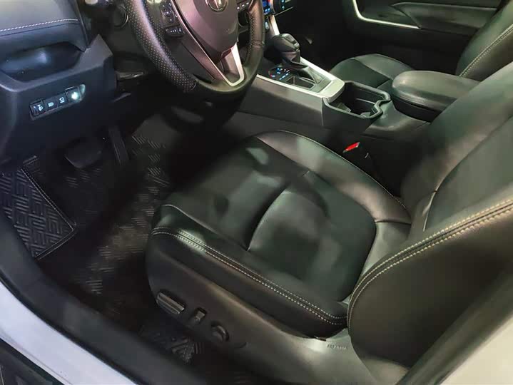 Photo 9 - Toyota RAV4