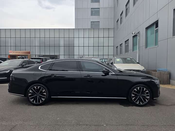 2026 Volvo S90 Hybrid