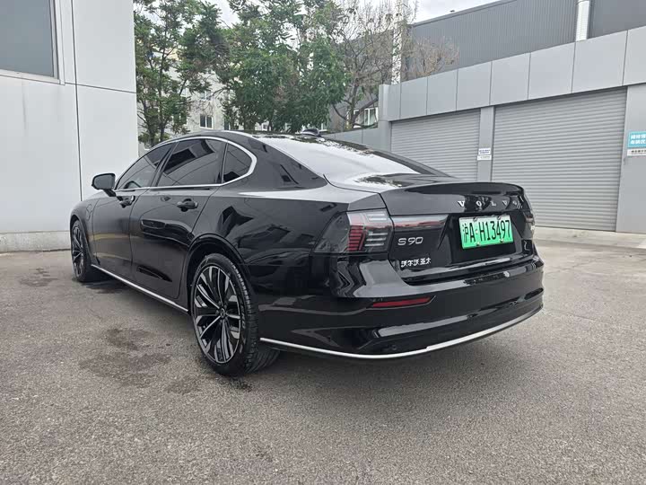 Volvo S90 Hybrid 2026 2026款 插电式混动 四驱长续航智雅豪华版