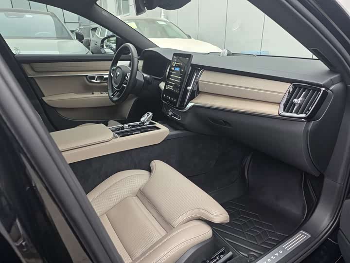 Volvo S90 Hybrid 2026 2026款 插电式混动 四驱长续航智雅豪华版