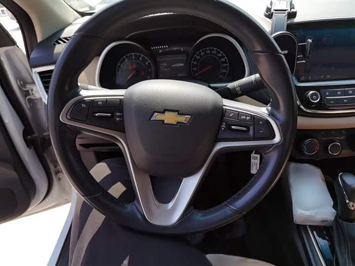 Chevrolet Monza 2021 2021款 320 自动悦享天窗版
