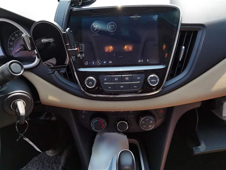 Chevrolet Monza 2021 2021款 320 自动悦享天窗版