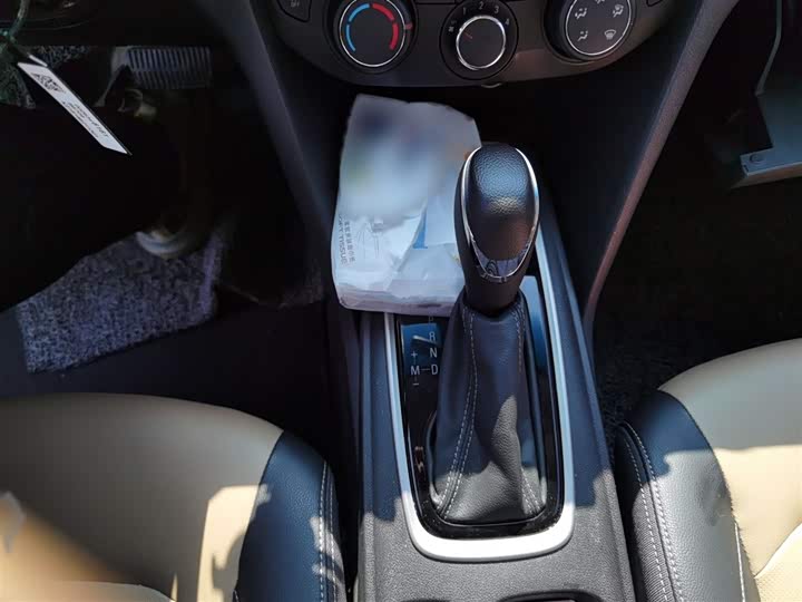 Chevrolet Monza 2021 2021款 320 自动悦享天窗版