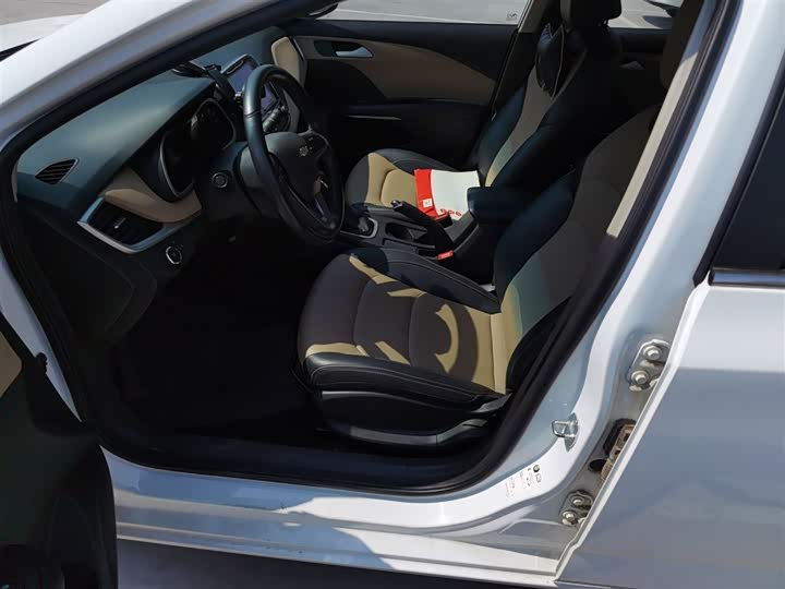 Chevrolet Monza 2021 2021款 320 自动悦享天窗版