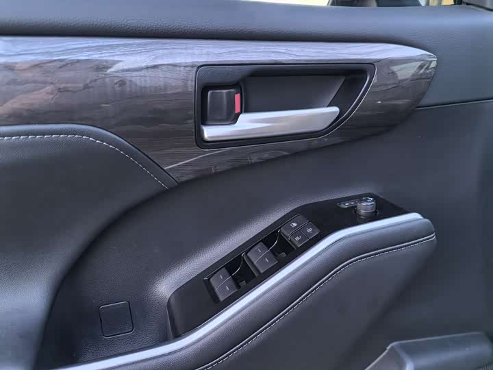 Toyota Crown Kluger 2024 2024款 2.5L HEV四驱豪华版