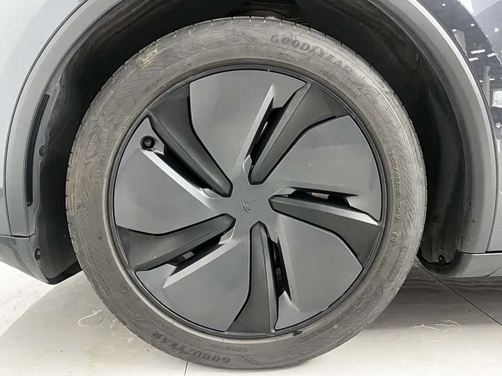 Tesla Model Y 2025 2025款 后轮驱动版