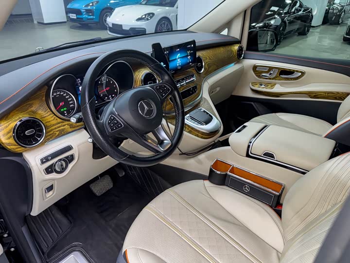 Фото 5 - Mercedes-Benz V-Class