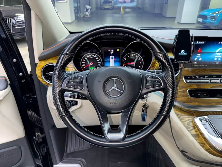 Фото 6 - Mercedes-Benz V-Class