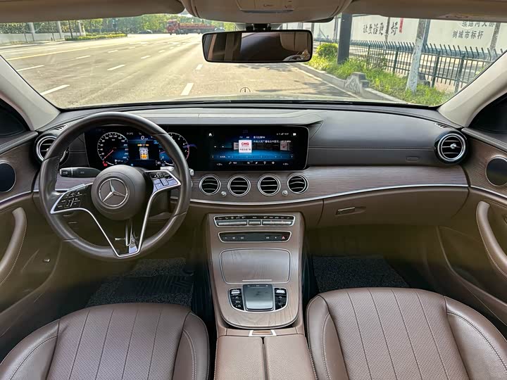 Фото 7 - Mercedes-Benz E-Class