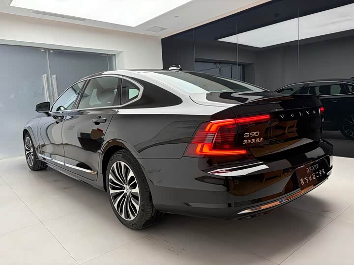 Volvo S90 2025 2025款 B5 智逸豪华版