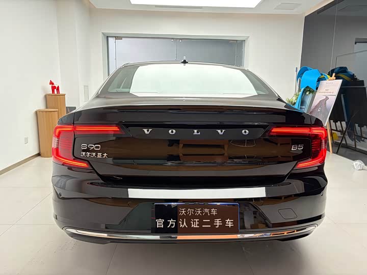 Volvo S90 2025 2025款 B5 智逸豪华版