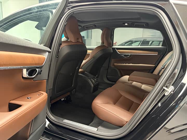 Volvo S90 2025 2025款 B5 智逸豪华版