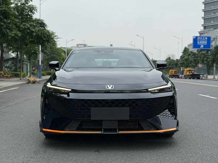 Фото 2 - Changan UNI-V