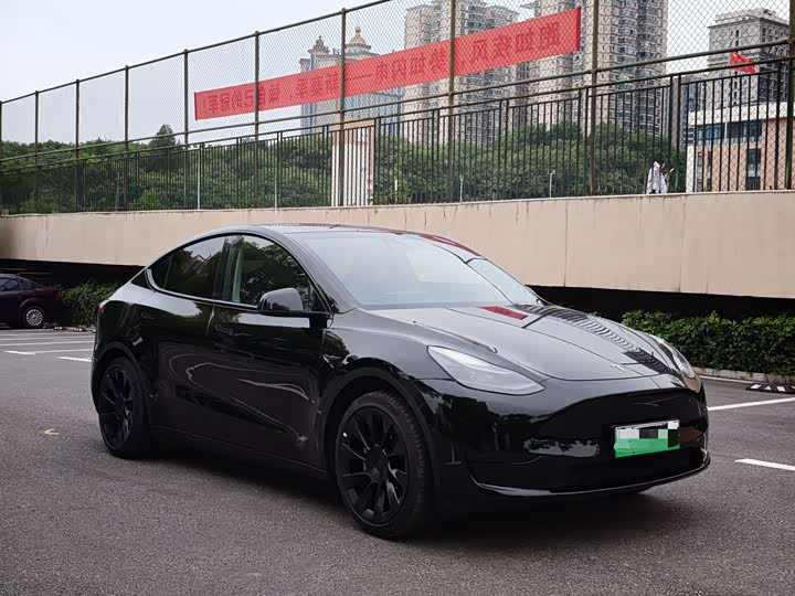 Photo 3 - Tesla Model Y