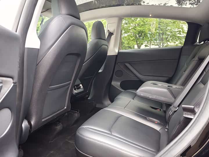 Photo 4 - Tesla Model Y