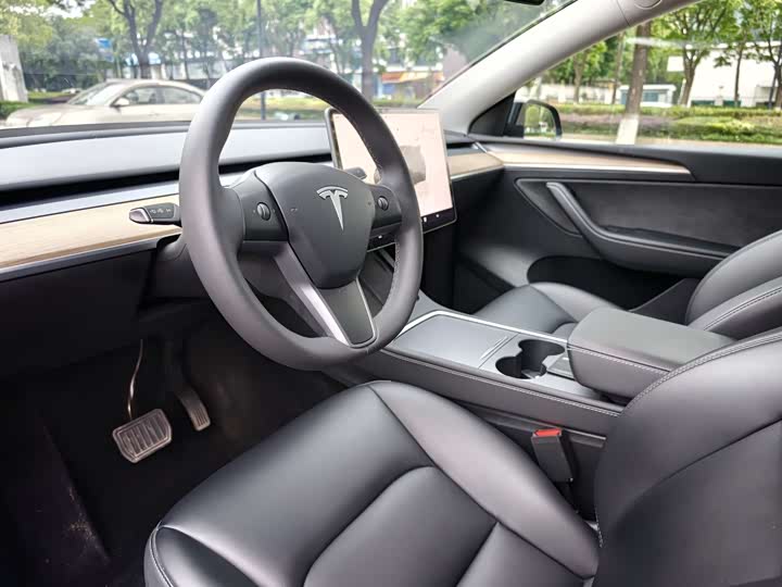 Photo 6 - Tesla Model Y