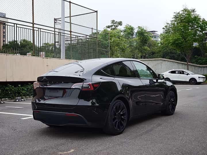 Photo 8 - Tesla Model Y