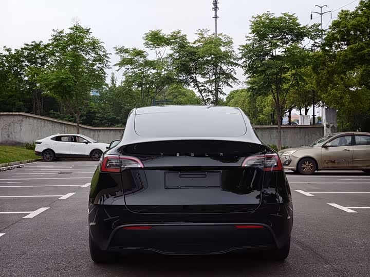 Photo 9 - Tesla Model Y