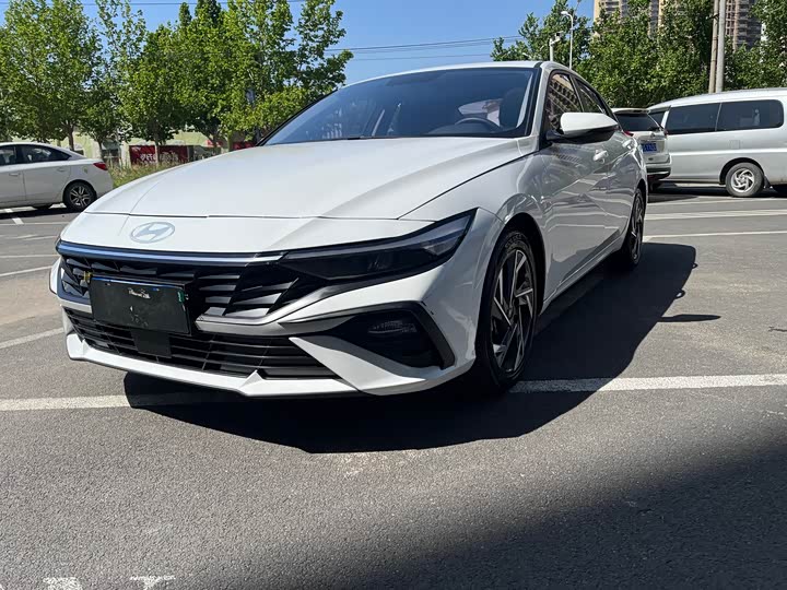 Photo 1 - Hyundai Elantra N line