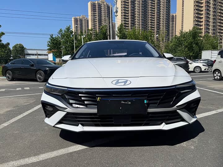 Photo 2 - Hyundai Elantra N line