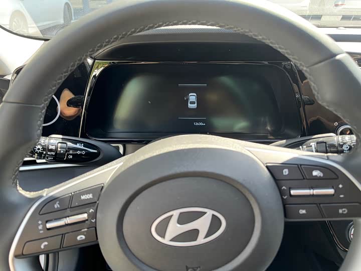 Photo 8 - Hyundai Elantra N line