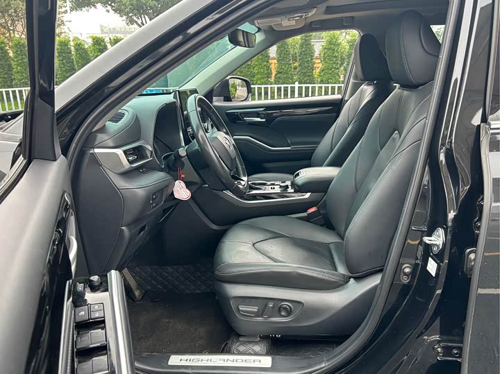 Фото 9 - Toyota Highlander