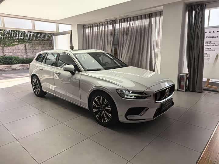 2025 Volvo V60