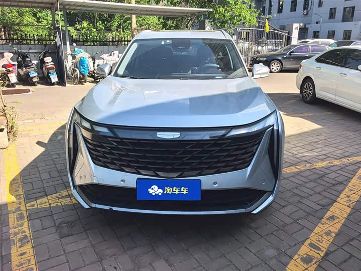 Фото 2 - Geely Atlas L