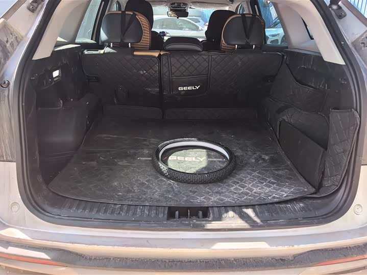Фото 4 - Geely Atlas L
