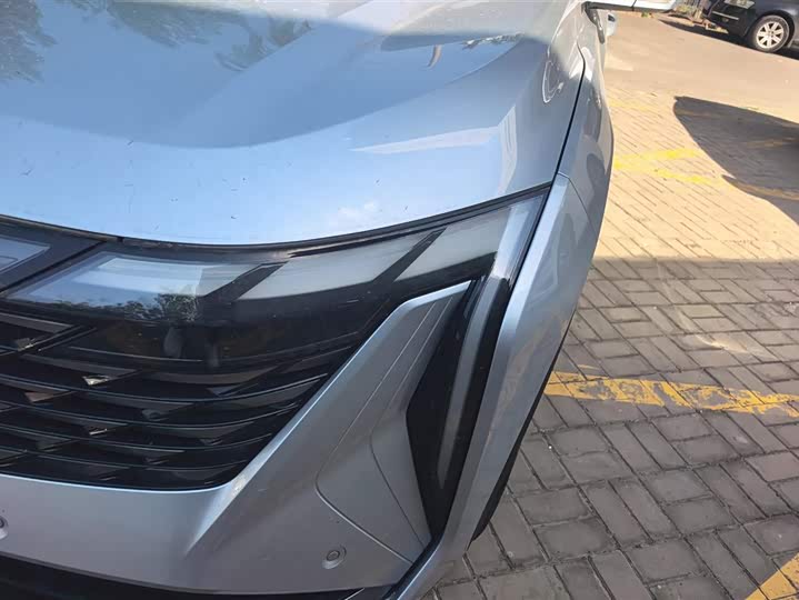 Фото 5 - Geely Atlas L
