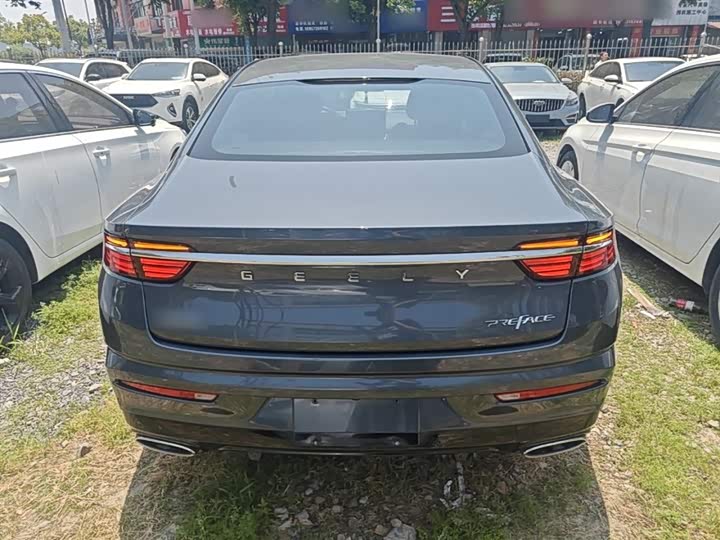 Фото 6 - Geely Preface