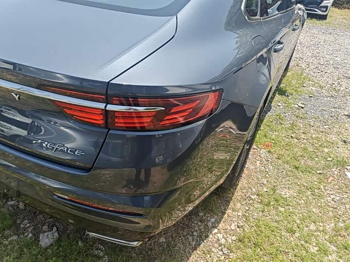 Фото 8 - Geely Preface