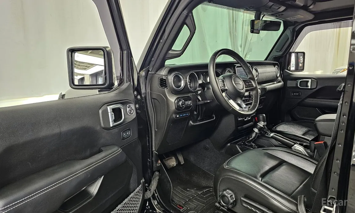 Фото 10 - Jeep Wrangler