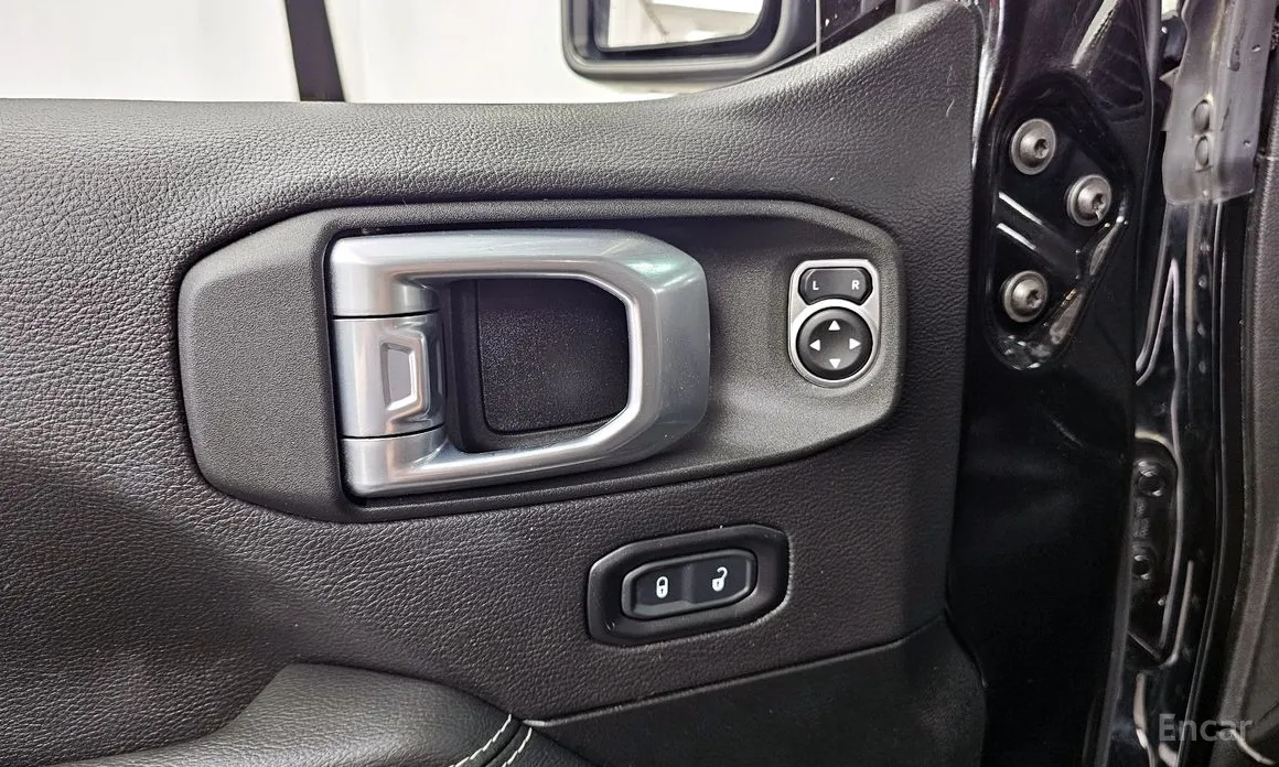 Фото 32 - Jeep Wrangler