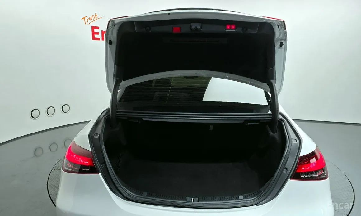 Фото 17 - Mercedes-Benz E-Class