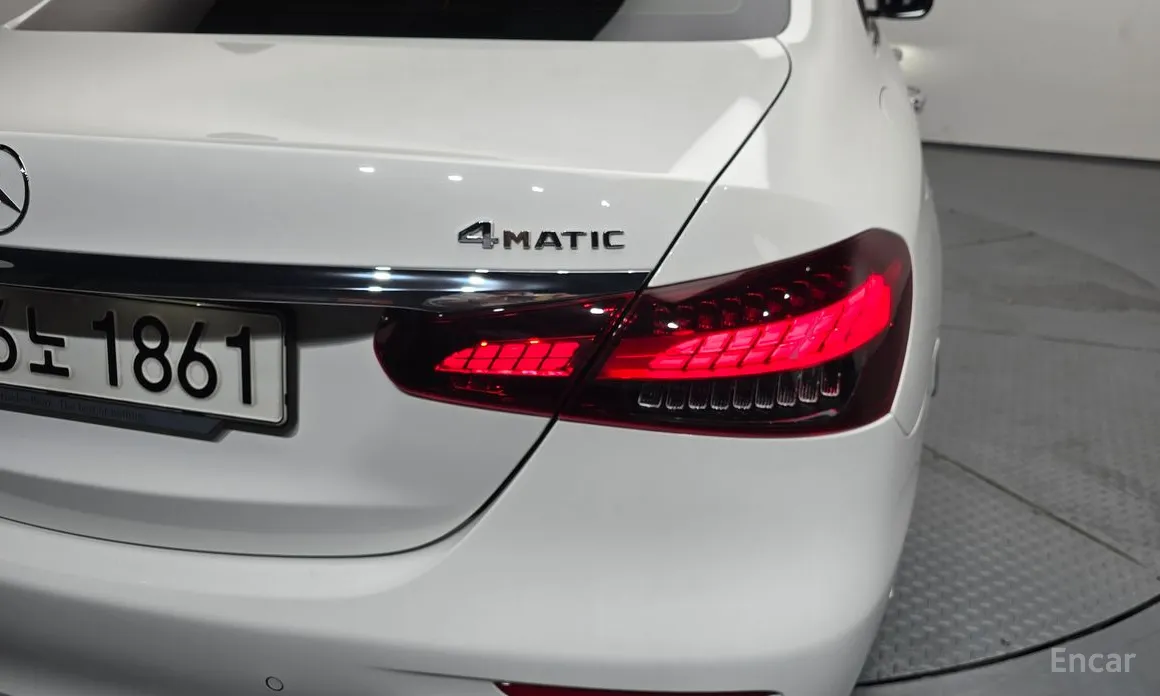 Фото 23 - Mercedes-Benz E-Class