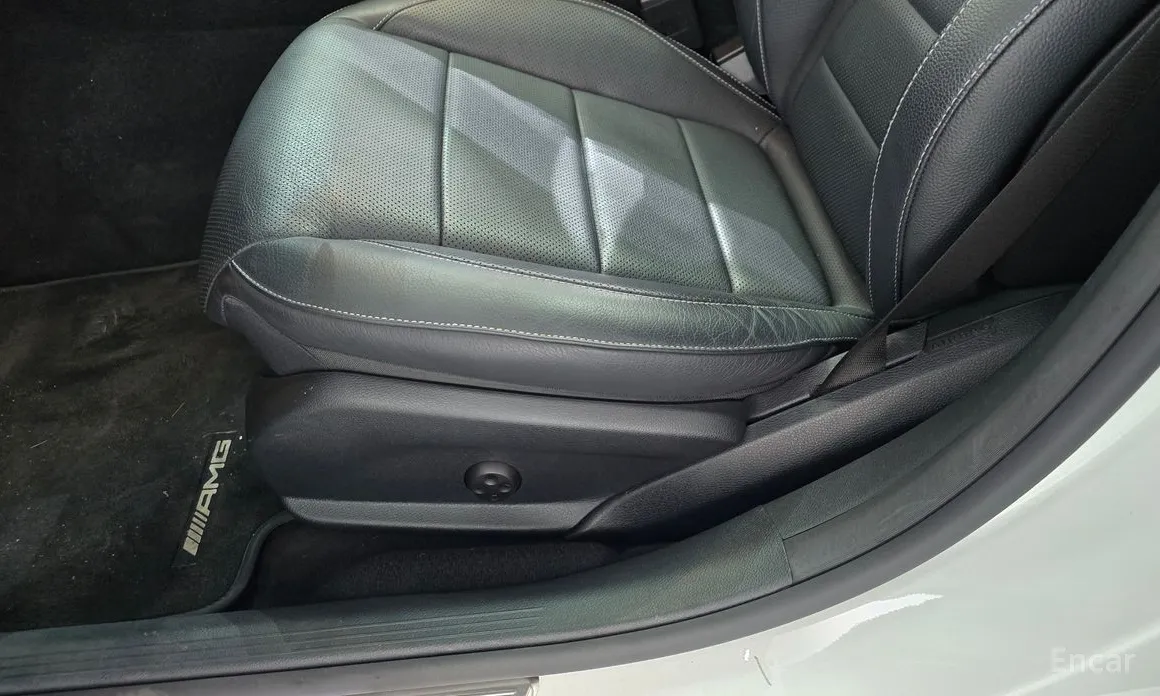Фото 33 - Mercedes-Benz E-Class