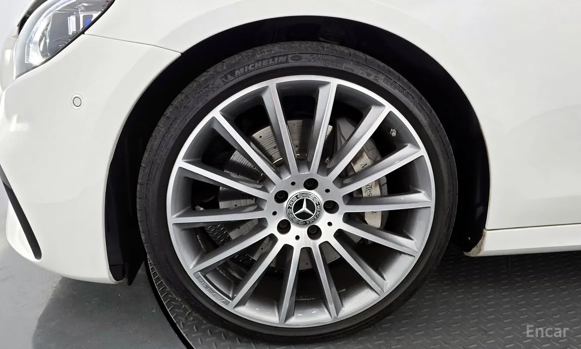 Фото 5 - Mercedes-Benz E-Class