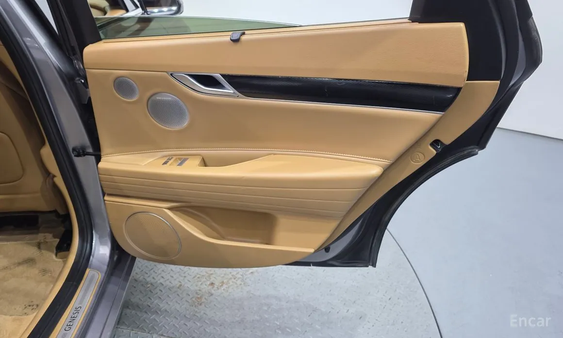 Фото 25 - Genesis G80