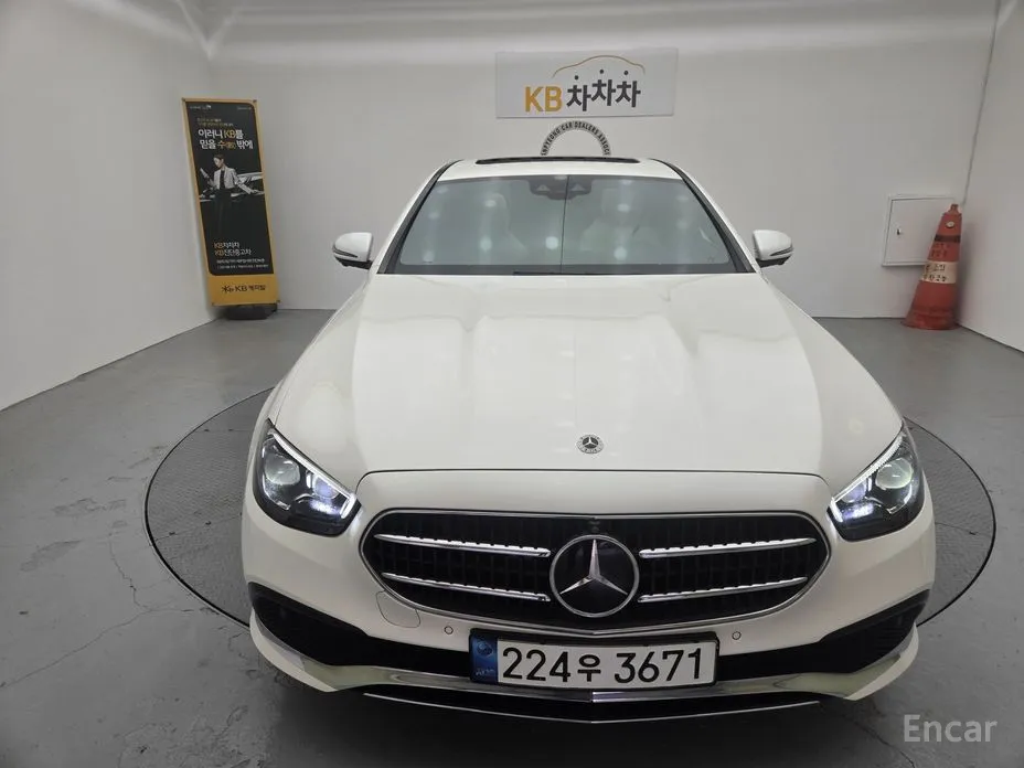 صورة 3 - Mercedes-Benz E-Class
