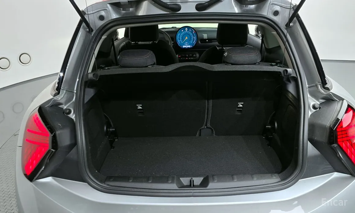 Mini Cooper 2024 Essential