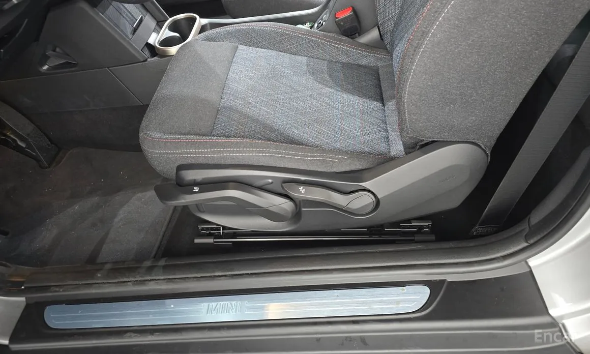Mini Cooper 2024 Essential