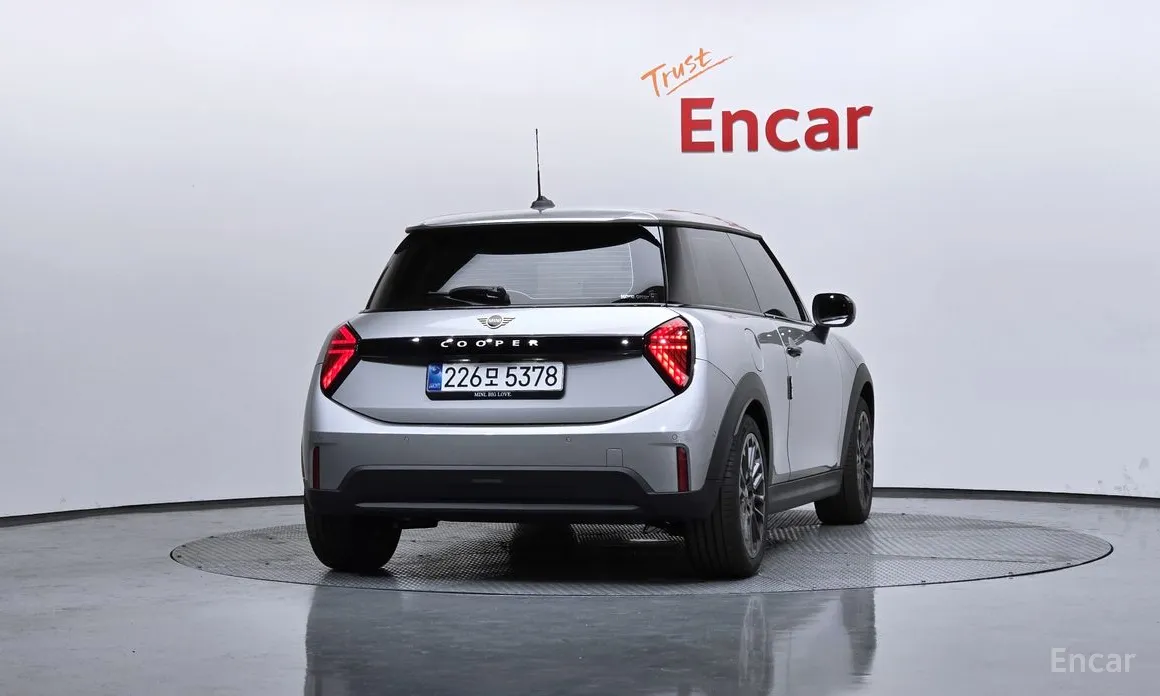 Mini Cooper 2024 Essential