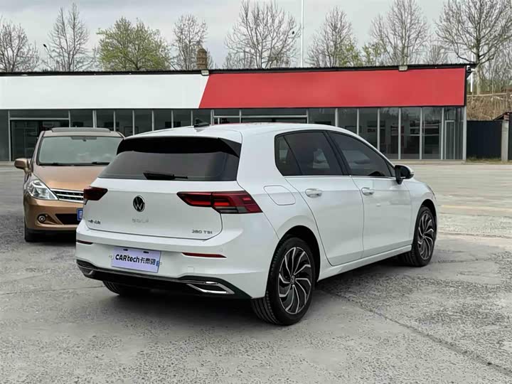 Photo 5 - Volkswagen Golf