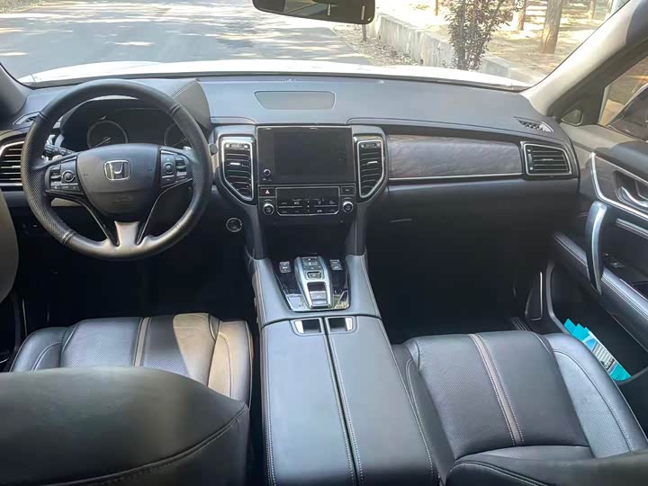 Фото 8 - Honda UR-V