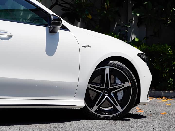Фото 6 - Mercedes-Benz CLA-Class AMG
