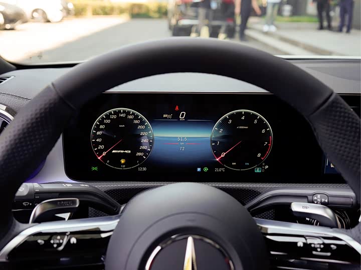 Фото 9 - Mercedes-Benz CLA-Class AMG